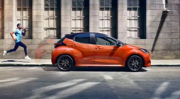 Jaki olej do Toyoty Yaris 1.3 benzyna: poznaj zalecenia ekspertów i producenta