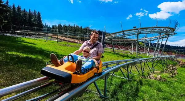 Czarna Góra: Niezapomniane atrakcje na zimę i lato. Sprawdź!