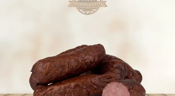 Kiełbasa z sarny: Przyprawy i przepis. Odkryj smak dziczyzny!
