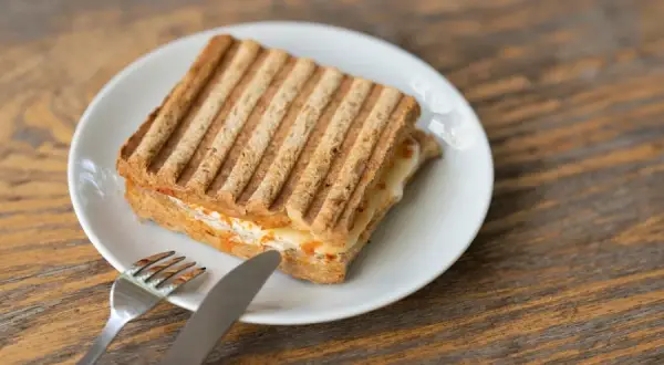 Ile jeden tost ma kalorii? Odkryj, dlaczego warto znać kaloryczność