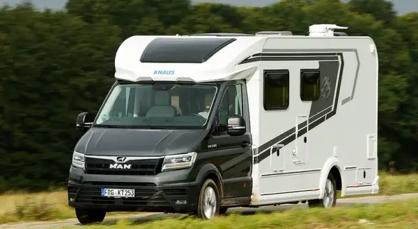 Bus 4x4: Jaki wybrać? Porównanie modeli, koszty, kampery