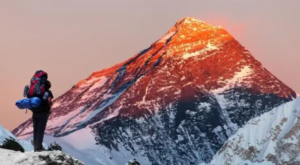 Mount Everest: W jakim kraju leży? Nepal i Chiny sekrety szczytu