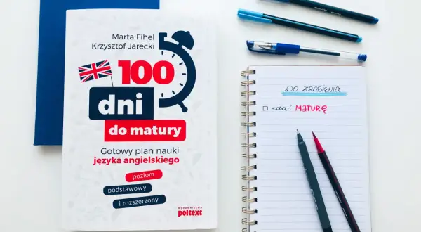 Książka "100 dni do matury" z języka angielskiego, notatnik z listą zadań i długopisy. Czas na naukę!