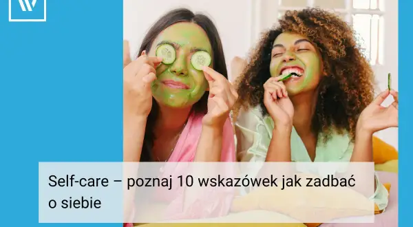 Dwie kobiety z maseczkami na twarzy i ogórkami na oczach, śmieją się. To idealny przykład self-coaching, czyli dbania o siebie.