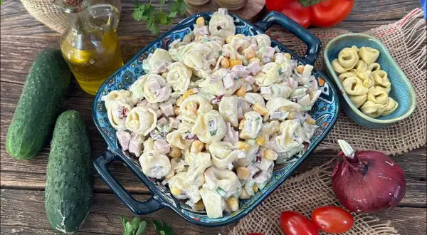 Sałatka z tortellini w 20 minut? Poznaj sekret mistrza!