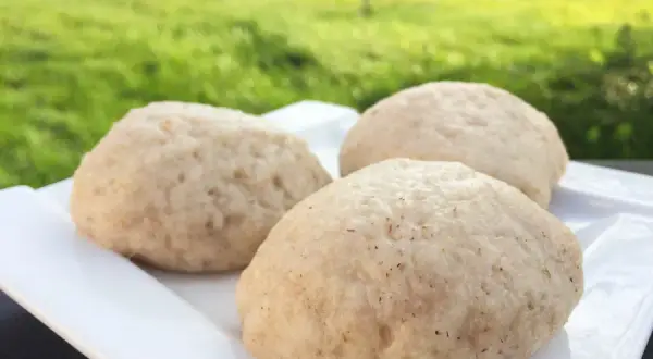 Puszyste bezglutenowe pyzy? Sprawdzone przepisy na ziemniaczane i pampuchy