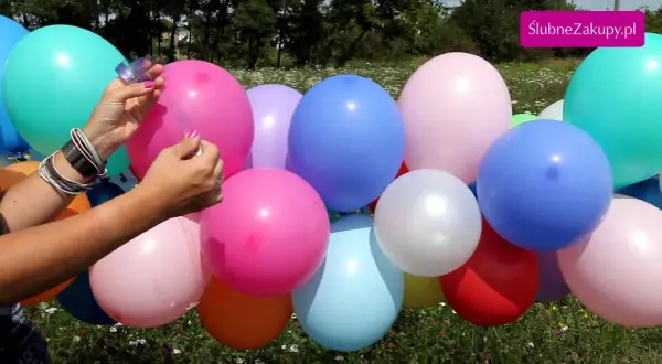 Girlanda z balonów na taśmie krok po kroku. Efekt wow gwarantowany!