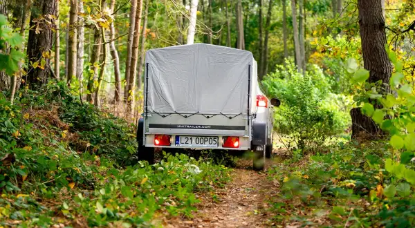 Jak cofać ciężarówkę z naczepą - uniknij najczęstszych błędów