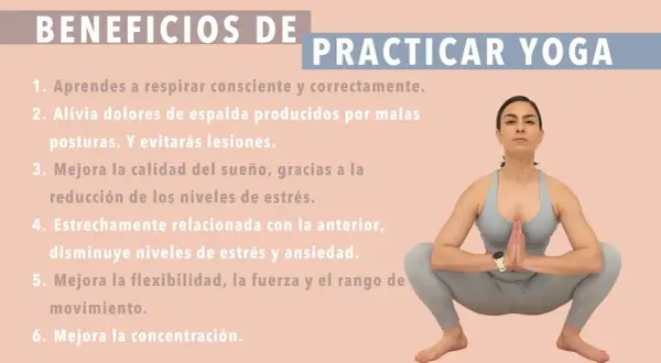 Mujer en postura de hatha yoga, con las manos juntas frente al pecho, lista para mejorar su bienestar físico y mental.