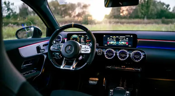 Mercedes AMG A 45S - Odkryj moc, ceny i dostępność modeli