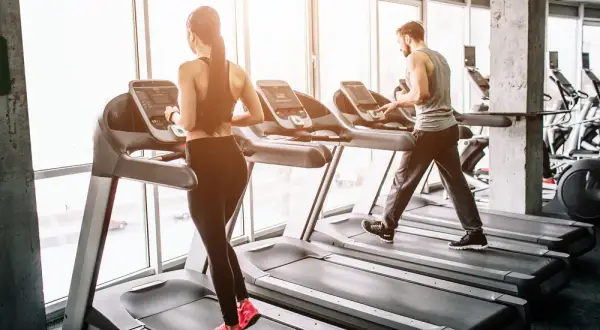 Cardio na siłowni: Wybierz najlepszą maszynę i trening dla siebie