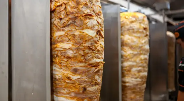 Znajdź najlepszy kebab w okolicy: Poradnik łowcy smaku!