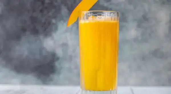 Najlepsze drinki z wódką mango, które zachwycą Twoje podniebienie