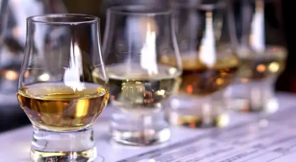 Jaka jest dobra whisky? Odkryj najlepsze opcje dla każdego smakosza