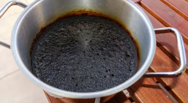 Przypalony garnek emaliowany? Uratuj go bezpiecznie krok po kroku.