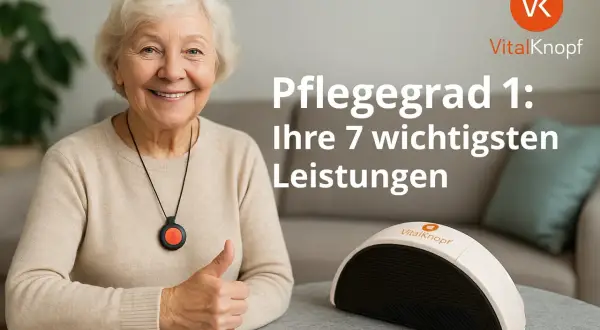 Lächelnde ältere Frau mit Notrufknopf gibt Daumen hoch. Text: Pflegegrad 1: Ihre 7 wichtigsten Leistungen. Entlastungsbetrag nutzen.