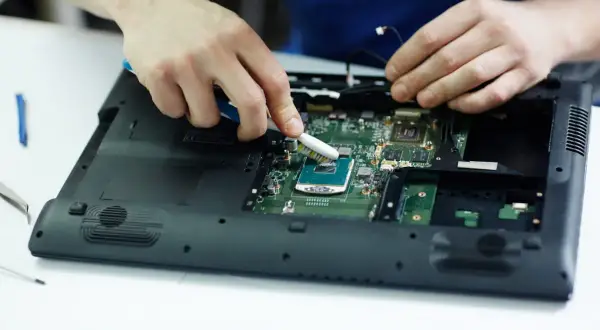 Co zrobić, gdy laptop nie chce się włączyć? Rozwiąż problem szybko