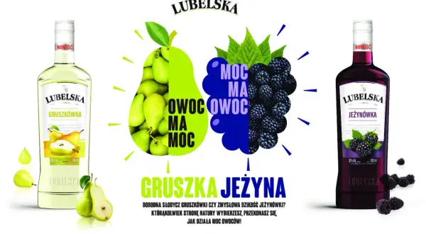 Dwie butelki wódki Lubelska: gruszkowa i jeżynowa, obok owoców i napisu "Moc Owoców".