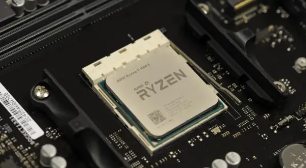 AMD Ryzen 7 1800X Prozessor auf einem Mainboard.