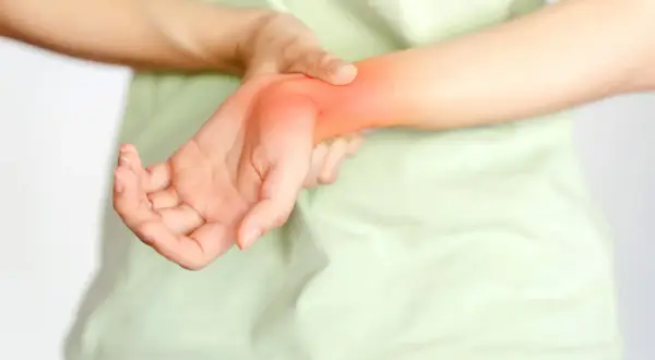 Objawy zawału serca: ból lewej ręki, który może uratować życie