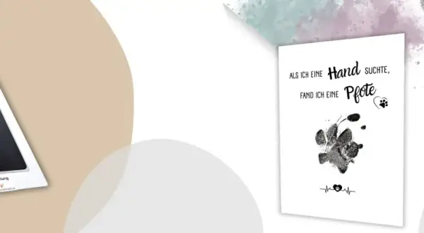 Pfotenabdruck Hund selber machen: Ein Abdruckpapier-Set und eine Karte mit Pfotenabdruck und Spruch.