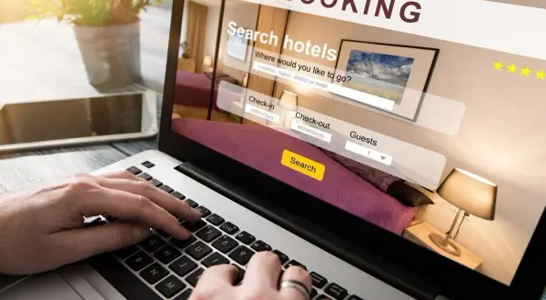 Jak napisać opinie o hotelu, aby uniknąć typowych błędów?