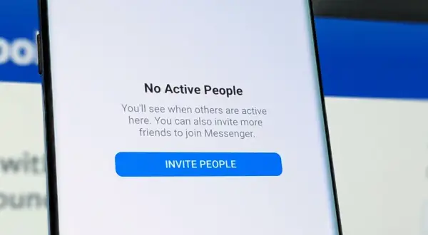 Ekran Messengera z komunikatem "No Active People". Chcesz wiedzieć, jak zrobić się niewidocznym na Messengerze? To zdjęcie pokazuje, że nie ma aktywnych osób.