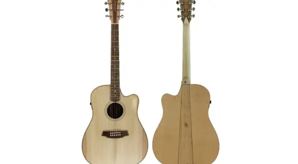 Akustyczna gitara z jasnego drewna, idealna do grania najpopularniejsze szanty tekst. Widok z przodu i z tyłu.