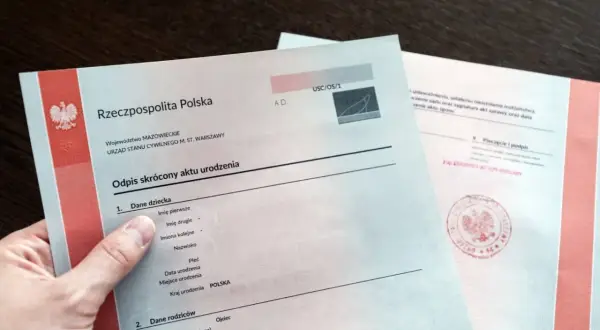 Fragment polskiego odpisu skróconego aktu urodzenia z danymi dziecka i rodziców.