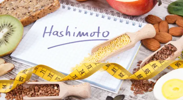 Hashimoto: Jadłospis na 7 dni. Złagodź objawy dietą!