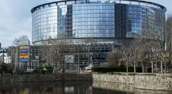 Maritim Hotel Frankfurt: Top-Lage, Messe-Zugang & Skyline-Blick