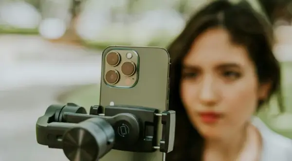 Content creator co to? Poznaj jego rolę, zadania i umiejętności
