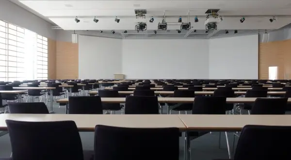 Wynajem sali konferencyjnej jaki VAT? Sprawdź, co musisz wiedzieć