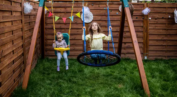 Huśtawka równoważna DIY: Zbuduj bezpieczną dla dzieci krok po kroku