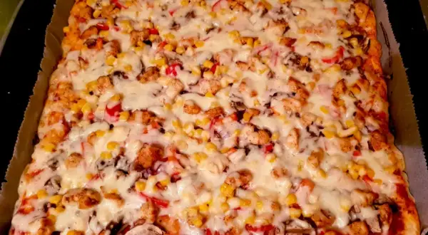 Zrób idealne ciasto na pizzę: od mąki "00" po perfekcyjne pieczenie