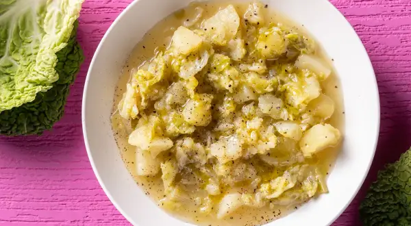 Minestra Verza e Patate: Ricetta Facile e Cremosa (Tradizione Italiana)
