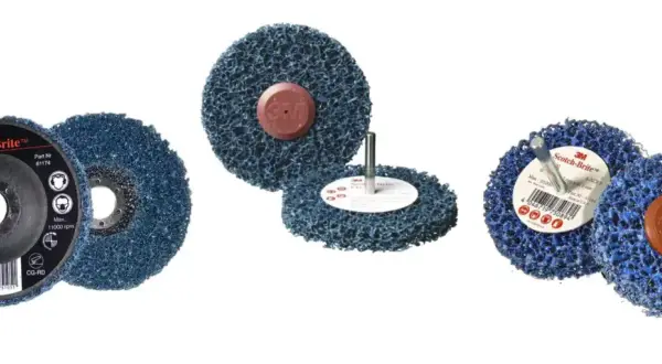 Dischi Scotch-Brite™ 3M per rimuovere ruggine e vernice, ideali per chi vuole imparare come sverniciare il ferro in modo efficiente.