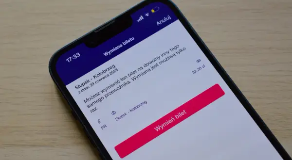 Na ekranie telefonu widać informację o wymianie biletu PKP. Możesz przebukować bilet na dowolny inny tego samego przewoźnika.