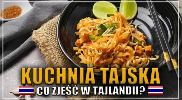 Talerz z pad thai, czyli tajskim daniem z makaronu ryżowego, kiełków fasoli mung, tofu i szczypiorku, z limonką i pałeczkami.