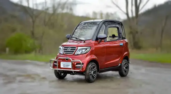 Auto rossa per disabili, un piccolo veicolo per muoversi in autonomia.