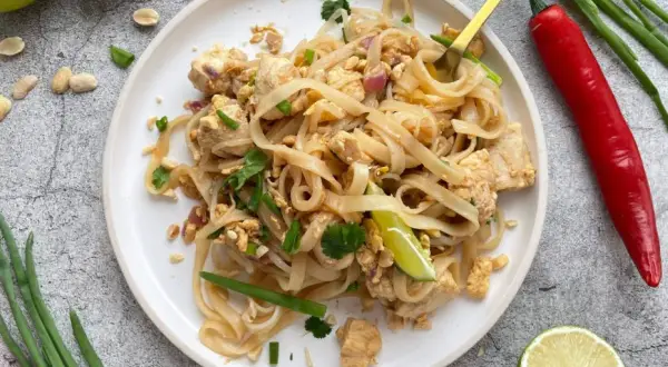 Makaron do Pad Thai: Moczyć, nie gotować! Klucz do perfekcji
