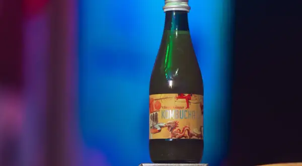 Jaki smak ma kombucha? Odkryj zaskakujące różnice smakowe