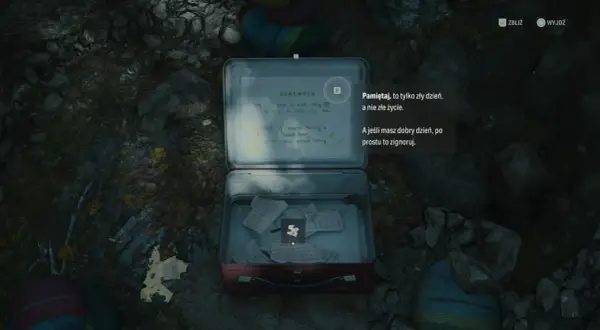 Otwarta metalowa skrzynka z notatkami. Jedna z nich zawiera cytat: "Pamiętaj, to tylko zły dzień, a nie złe życie." To cenna wskazówka w alan wake poradnik.