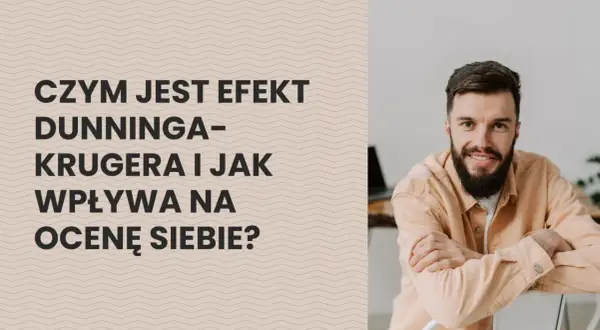 Mężczyzna z brodą uśmiecha się, siedząc przy biurku. Tekst na ekranie pyta o efekt Dunninga-Krugera i jego wpływ na samoocenę, omawiając psychologiczne aspekty.