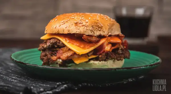Jak zrobić soczyste mięso na burgery? Sekrety domowego smaku