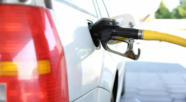 Co gorsze: benzyna do diesla czy diesel do benzyny? Skutki błędów