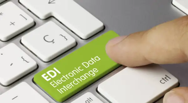 Palec naciska zielony klawisz z napisem EDI Electronic Data Interchange. To skrót od Electronic Data Interchange, czyli elektronicznej wymiany danych.