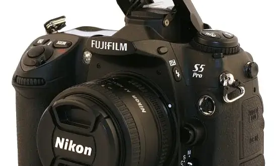 Recenzja Fuji S5 Pro: Zalety i wady tego modelu aparatu