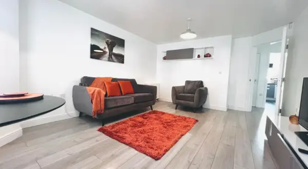 Czy hotel Tipton naprawdę istnieje? Odkryj prawdę o tej lokalizacji