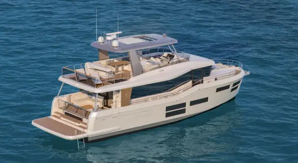 Un lussuoso yacht elettrico bianco naviga su acque blu, con ampi ponti e comode aree salotto.